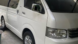 Sell Pearl White 2009 Toyota Hiace Super Grandia in Manila