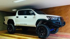 White Toyota Hilux 2009 for sale in Zamboanga