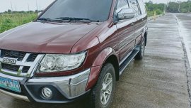 Sell Red 2012 Isuzu Crosswind in Lubao
