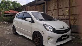 Selling White Toyota Wigo 2014 in Santa Rosa