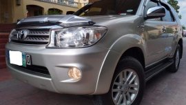 Selling Silver Toyota Fortuner 2010 in Manila