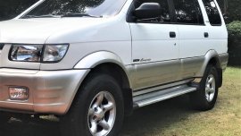 White Isuzu Crosswind 2002 for sale in Quezon City