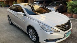 Pearl White Hyundai Sonata 2011 for sale in Manila