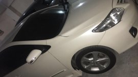 Selling White Toyota Corolla Altis 2013 in Makati