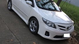 Selling White Toyota Corolla Altis 2011 in Marilao