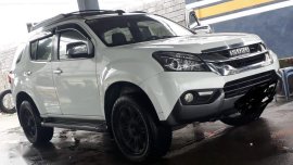 White Isuzu Mu-X 2015 for sale in Naga