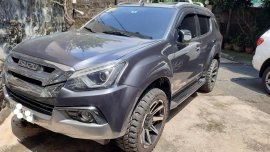 Grey Isuzu Mu-X 2018 for sale in Manila