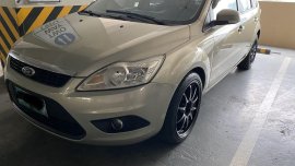 Selling Silver Ford Focus 2010 in Makati