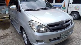 Selling Silver Toyota Innova 2006 in Makati