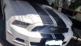 Selling White Ford Mustang 2013 in Bulacan