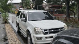 White Isuzu D-Max 2005 for sale in Iloilo