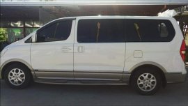 Selling White Hyundai Starex 2010 in Cavite