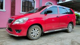 Red Toyota Innova 2013 for sale in San Pedro