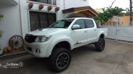 Selling White Toyota Hilux 2.5 G 2012 in Talisay