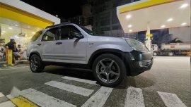Selling Brightsilver Honda CR-V 2002 in Quezon