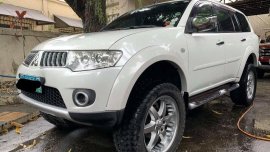 White Mitsubishi Montero 2011 for sale in Caloocan