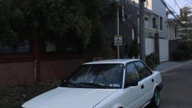 Selling White Toyota Corolla 1990 in Las Pinas