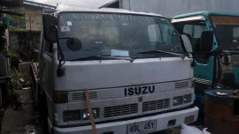Selling White Isuzu Elf 1990 in Quezon
