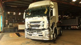 SELLING BRAND NEW ISUZU EXR 4X2 TRACTOR HEAD PRIME MOVER 6 WHEEL