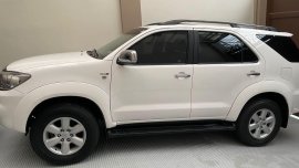 White Toyota Fortuner 2010 for sale in Manila