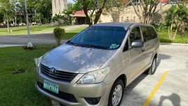 Selling Brightsilver Toyota Innova 2012 in Silang