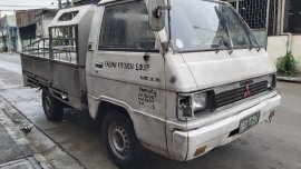Selling White Mitsubishi L300 1995 in Malabon