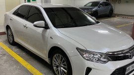 Selling Pearlwhite Toyota Camry 2018 in San Juan