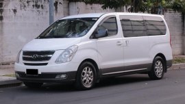 Selling White Hyundai Starex 2013 in Makati