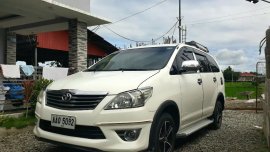 Selling White Toyota Innova 2014 in Gapan