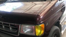 Red Ford Chateau 2001 for sale in Valenzuela