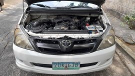 White Toyota Innova 2006 for sale in Valenzuela