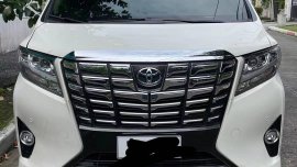 Pearl White Toyota Alphard 2017 for sale in Makati