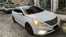 Sell White 2010 Hyundai Sonata in Manila