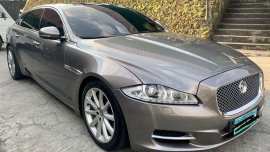 Selling Brightsilver Jaguar XJ 2012 in Pasig