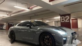 Silver Nissan Gt-R 2017 
