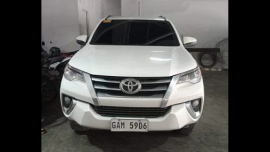 Selling White Toyota Fortuner 2019 in Caloocan