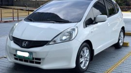Selling White Honda Jazz 2012 in Manila