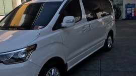 White Hyundai Grand Starex 2019