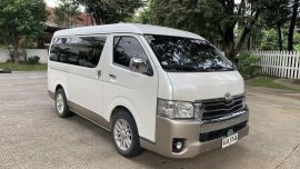 White Toyota Grandia 2015 