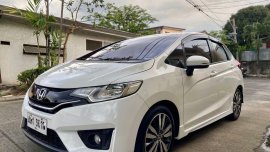 Selling White Honda Jazz 2015