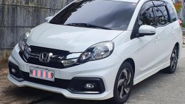White Honda Mobilio 2016 