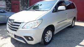 White Toyota Innova 2016 