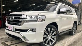 White Toyota Land Cruiser 2010