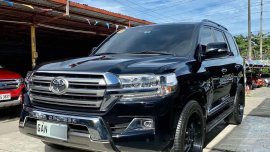 2020 TOYOTA LAND CRUISER PREMIUM VX LC200 LOCAL AUTOMATIC TRANSMISSION 4X4 6T KM ONLY
