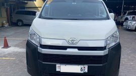 2019 Toyota Hiace Commuter Deluxe 2.8MT