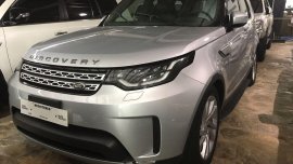 Silver Land Rover Discovery 2021