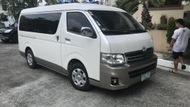 Selling White Toyota Hiace Super Grandia 2013 