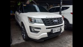 Selling White Ford Explorer 2016 in Cainta