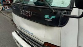White Isuzu Elf 2001 for sale in Pateros