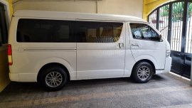 Selling White Toyota Hiace Super Grandia 2015 in San Juan